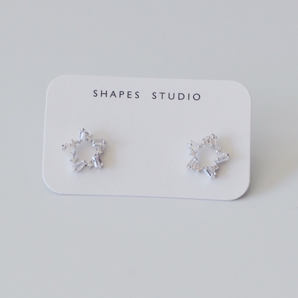 Stunning Star Zirconia Stud Earrings Silver Posts - Picture 4 of 6